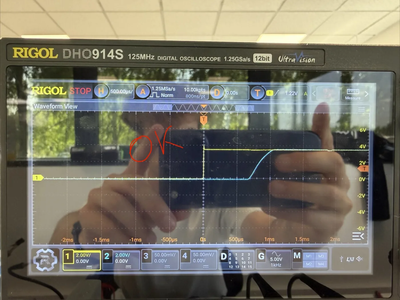 Rigol oscilloscope showing an enable signal and a power rail rising shortly after it
